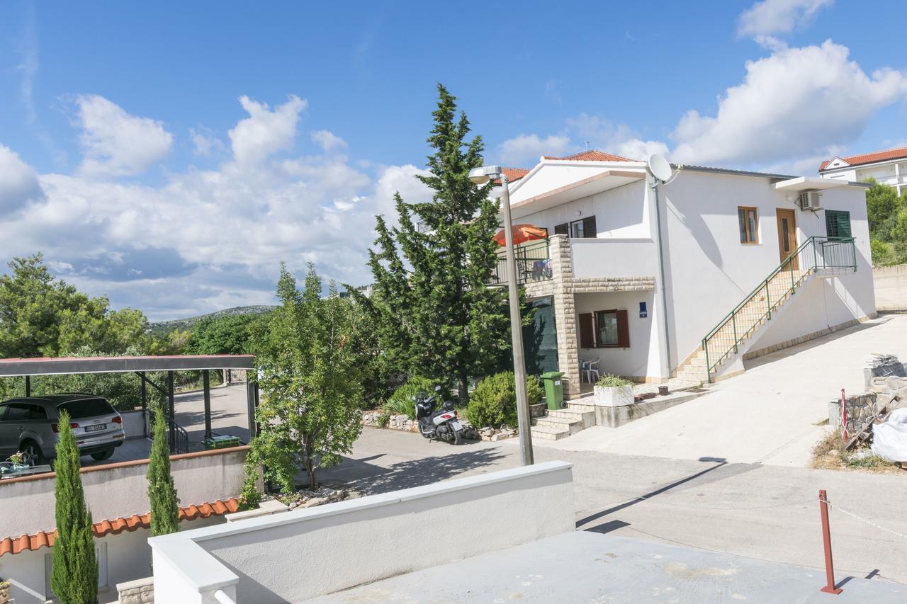 Apartments Ksenija Primosten Exterior photo