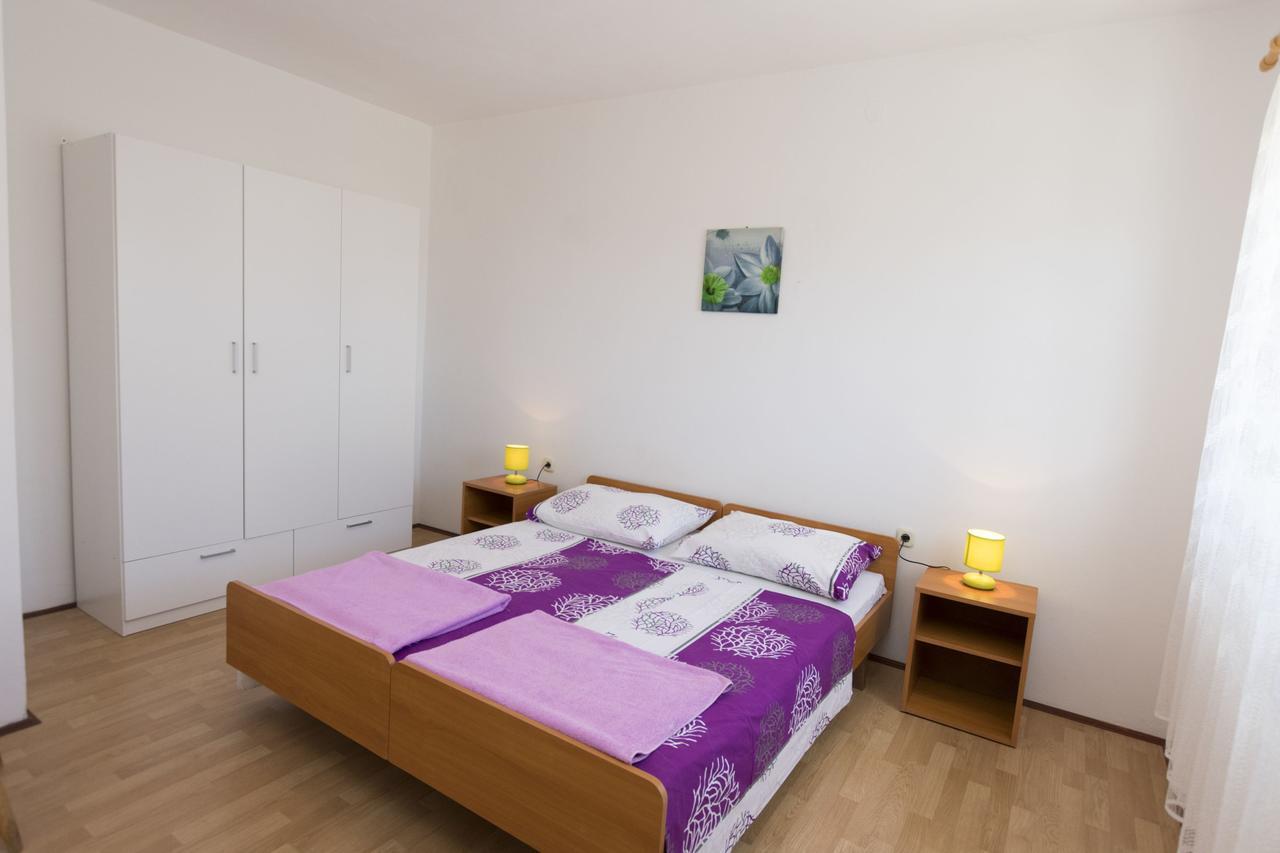 Apartments Ksenija Primosten Exterior photo