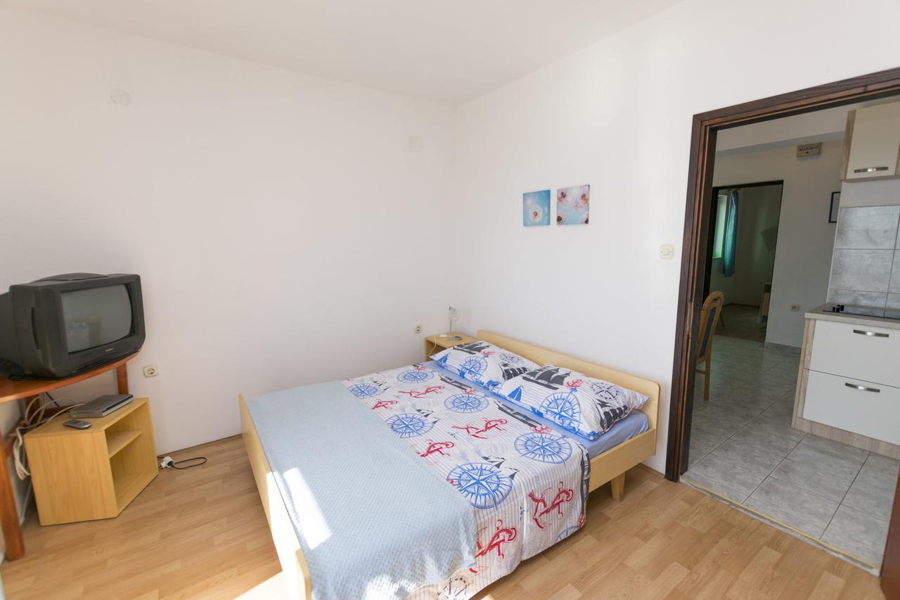 Apartments Ksenija Primosten Exterior photo