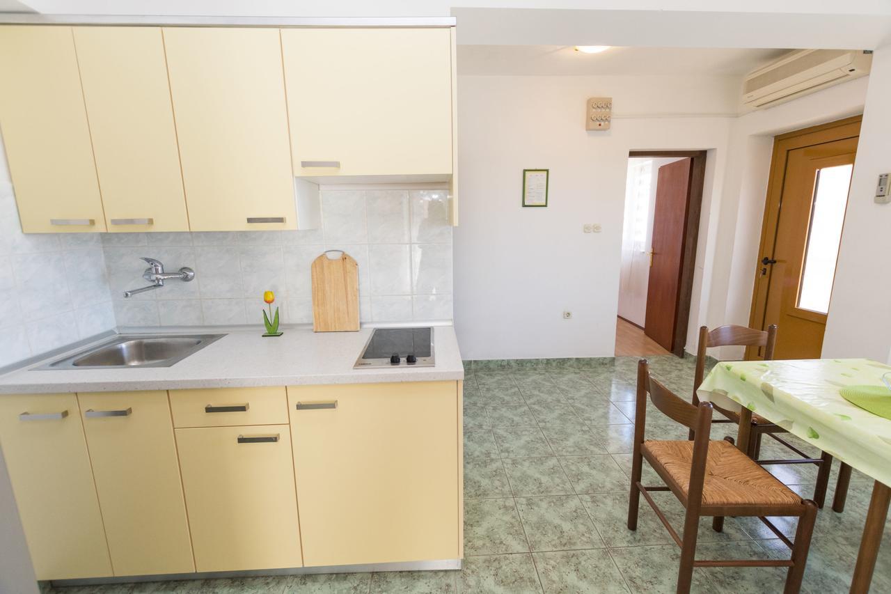 Apartments Ksenija Primosten Exterior photo